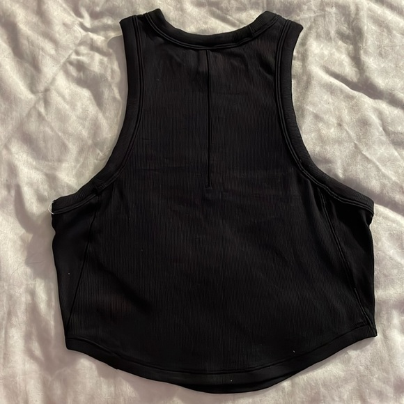 black lululemon hold tight cropped tank top - Picture 3 of 4